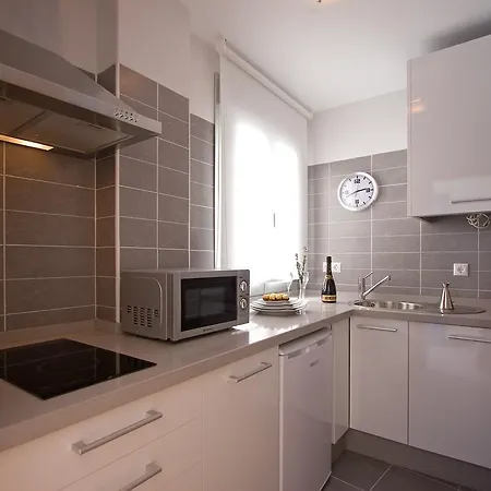 Beslow Apartment *